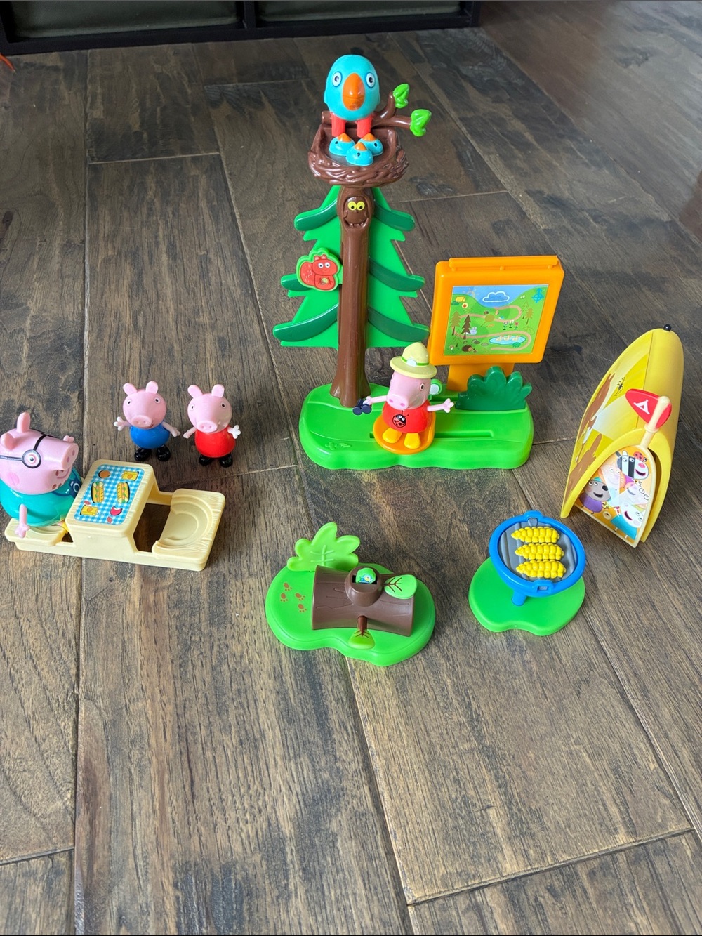 Peppa Pig Playset with Green Tree, Blue Bird & Yellow Boat